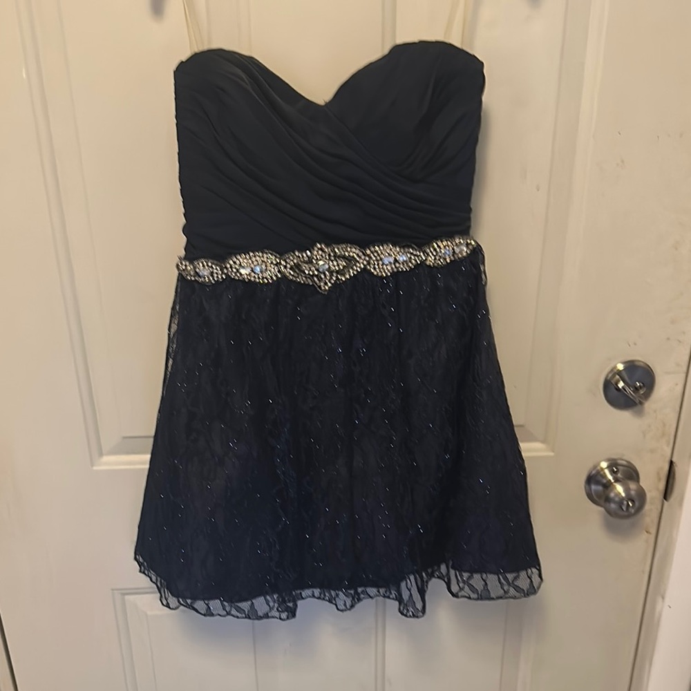 Elegant Blue Strapless Dress with Embellished Waist